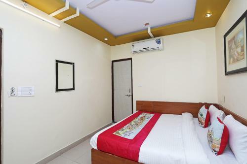 Oyo 10413 Hotel Royal Plaza