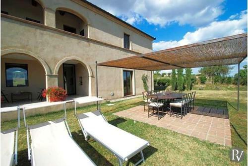 Siena Villa Sleeps 10 Pool