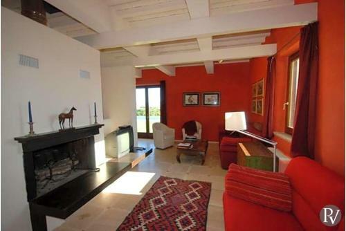 Siena Villa Sleeps 10 Pool