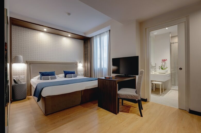 Fly Dec� Hotel