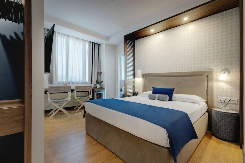 Fly Dec� Hotel