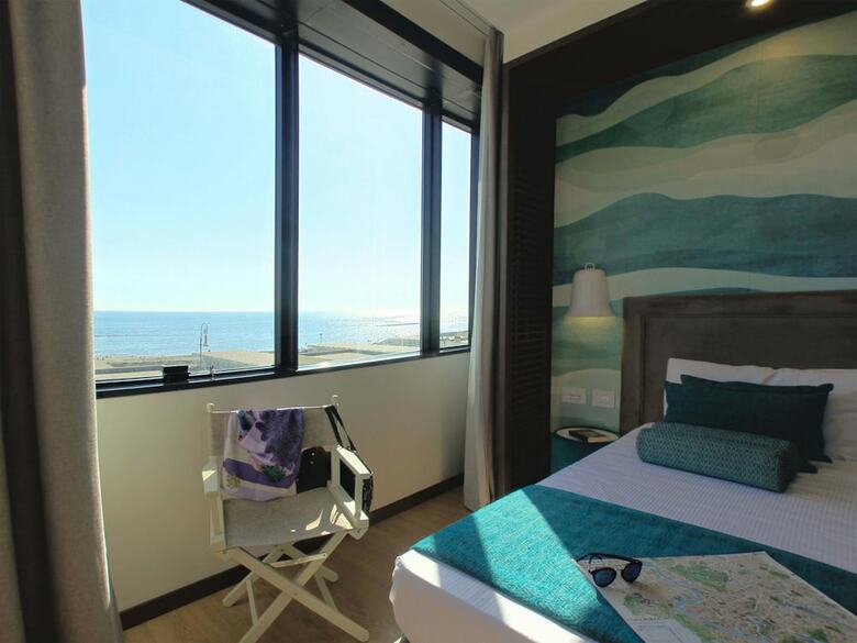 Fly Dec� Hotel