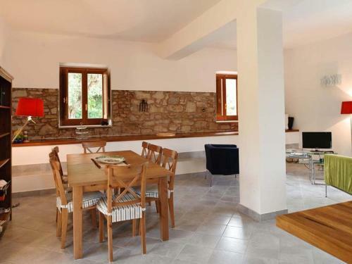 Modern Villa In Patti With Terrace
