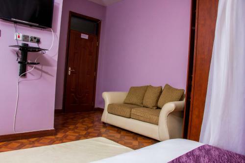 Hotel Karen Inn & Suites