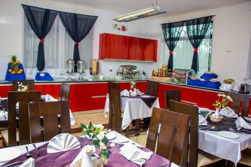 Hotel Karen Inn & Suites
