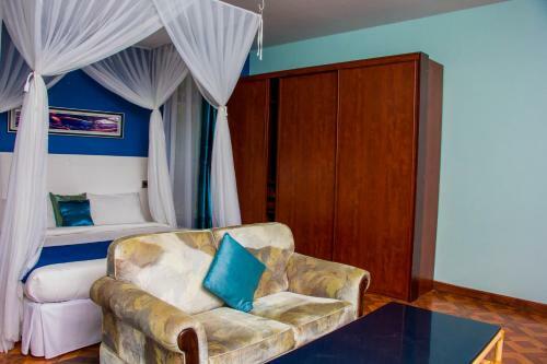 Hotel Karen Inn & Suites