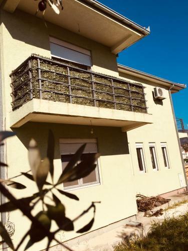 Apartmens Gjoni