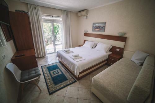 Apartments Hollaj