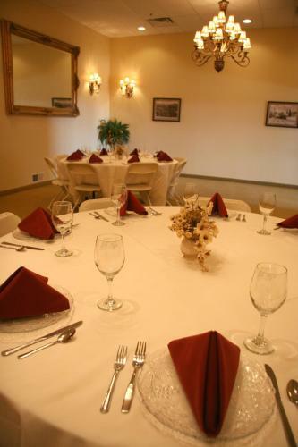 Hotel Silverland Inn & Suites