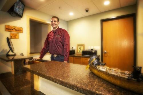 Hotel Junction Inn Suites & Conference Center