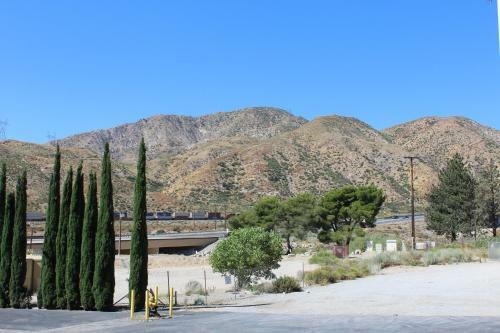 Hotel Cajon Pass Inn
