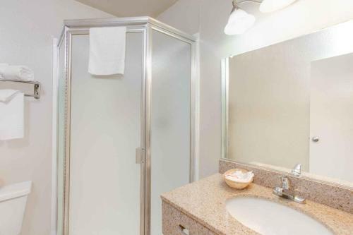 Lodge Travel Stay - Coalinga