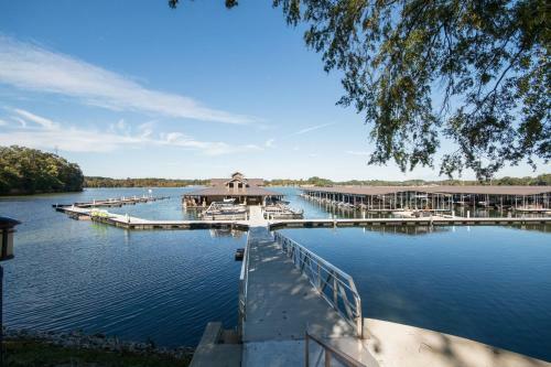 Tim Fords - Lake House Retreat!