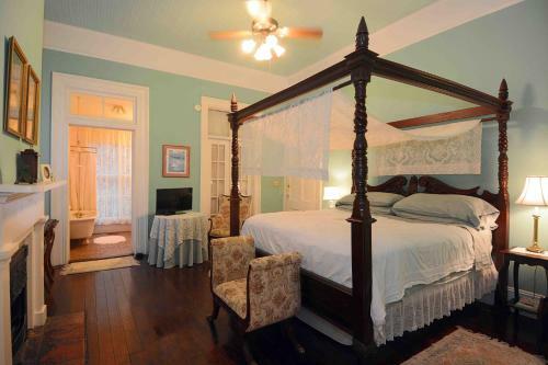 Bed & Breakfast 1872 John Denham House B And B Inn