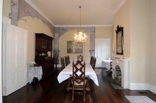 Bed & Breakfast 1872 John Denham House B And B Inn
