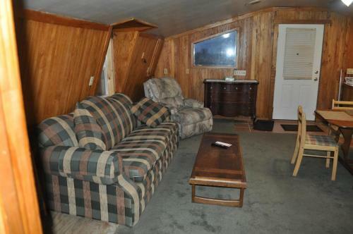 Lakewood Lodge & Restaurant