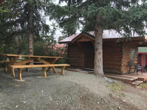 Lake Louise Lodge, Alaska