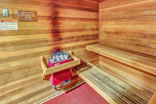 Powderhorn Lodge 408: Rustic Mountain Suite