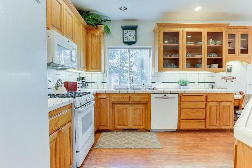 2 Dixie Mt-ac-hot Tub-4br/3ba