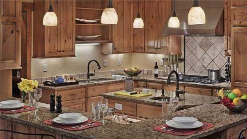 Black Bear Chalet - 4br Luxury Mountain Home
