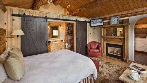 Mountain High Chalet - Quintessential Deluxe Cabin - Spectacular Views!