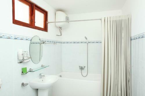 Hotel Kh�ch S?n Ninh Thu?n