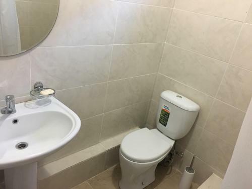 Hostal Guest House On Shakirbay 11