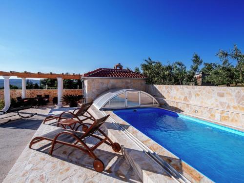 Beautiful Holiday Home In Debeljak With Swimming Pool