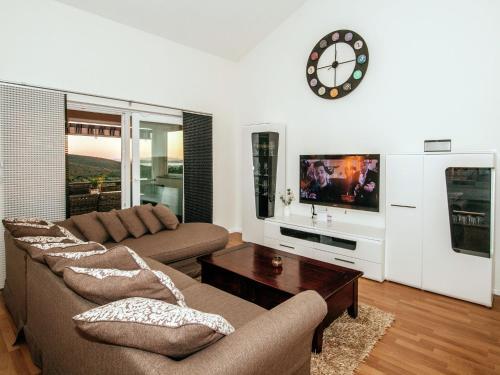 Beautiful Holiday Home In Debeljak With Swimming Pool