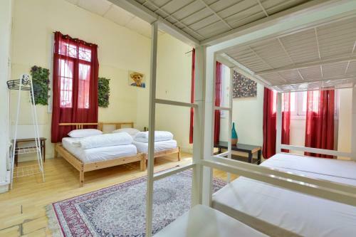 Roger�s Hostel Tel Aviv (age 18-45)