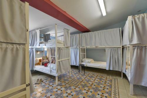 Roger�s Hostel Tel Aviv (age 18-45)