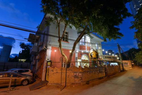 Roger�s Hostel Tel Aviv (age 18-45)
