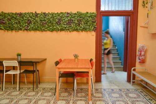 Roger�s Hostel Tel Aviv (age 18-45)