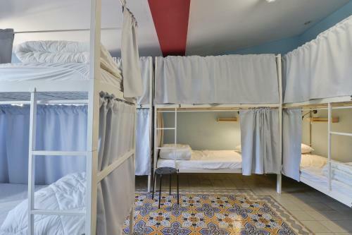 Roger�s Hostel Tel Aviv (age 18-45)