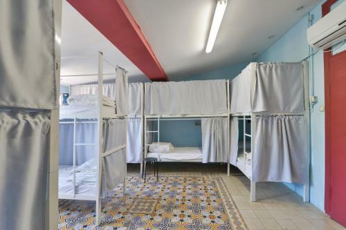 Roger�s Hostel Tel Aviv (age 18-45)