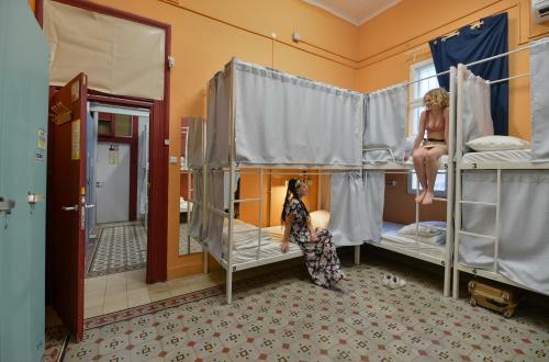 Roger�s Hostel Tel Aviv (age 18-45)