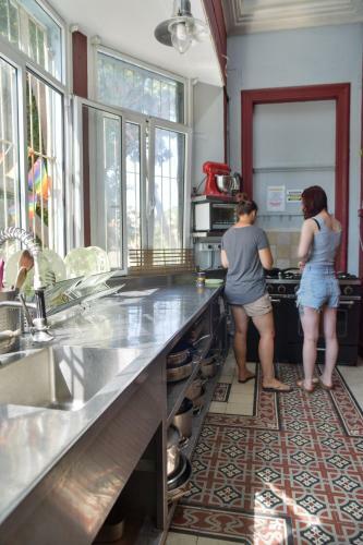 Roger�s Hostel Tel Aviv (age 18-45)