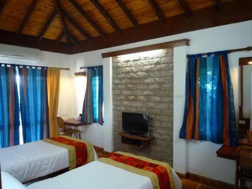 Hotel Kadambavanam Ethnic Village Resort