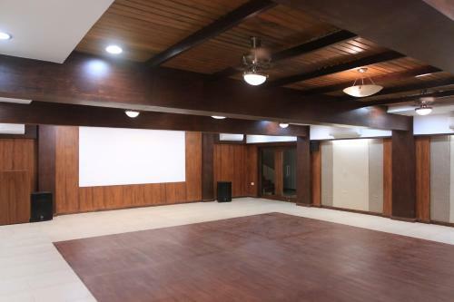 Hotel Kadambavanam Ethnic Village Resort