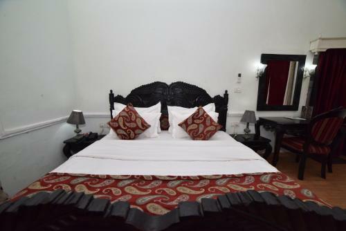 Hotel Mpt Rock End Manor, Pachmarhi