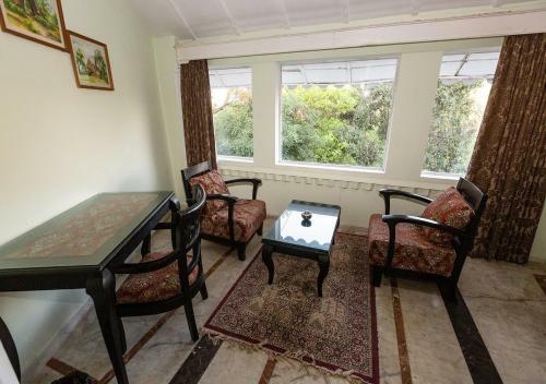 Hotel Mpt Rock End Manor, Pachmarhi
