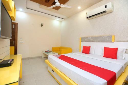 Oyo 26217 Hotel Gst Grand Plaza