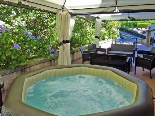 Pontepetri Villa Sleeps 16 Pool Wifi
