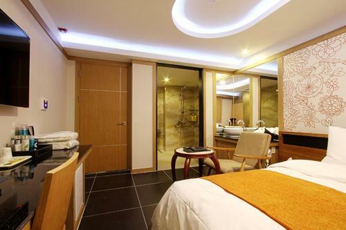 Suwon Orsay Business Hotel