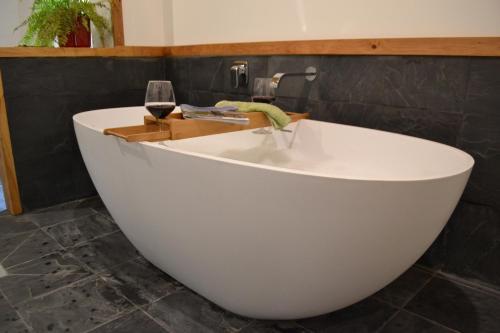 Ahaura Lodge & Waterwheel Farm