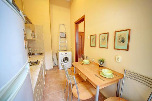 Apartments Longo On Galernaya 29