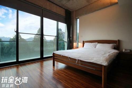 Erchuan Lakeside Cafe Guesthouse