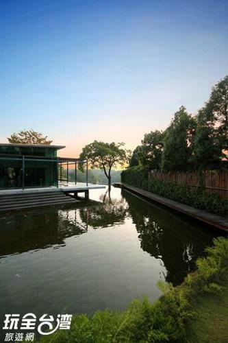 Erchuan Lakeside Cafe Guesthouse