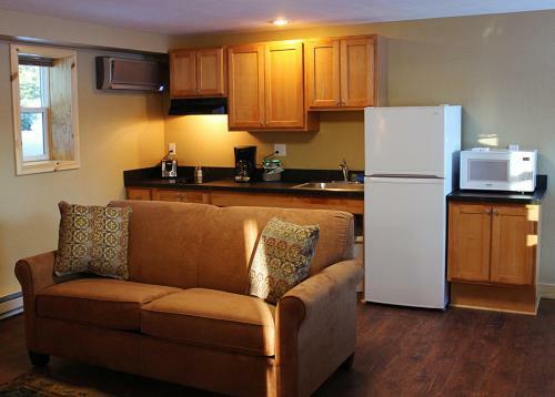 Motel Tahquamenon Suites Lodging