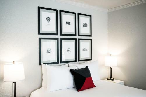 Hotel Cloverleaf Suites Overland Park